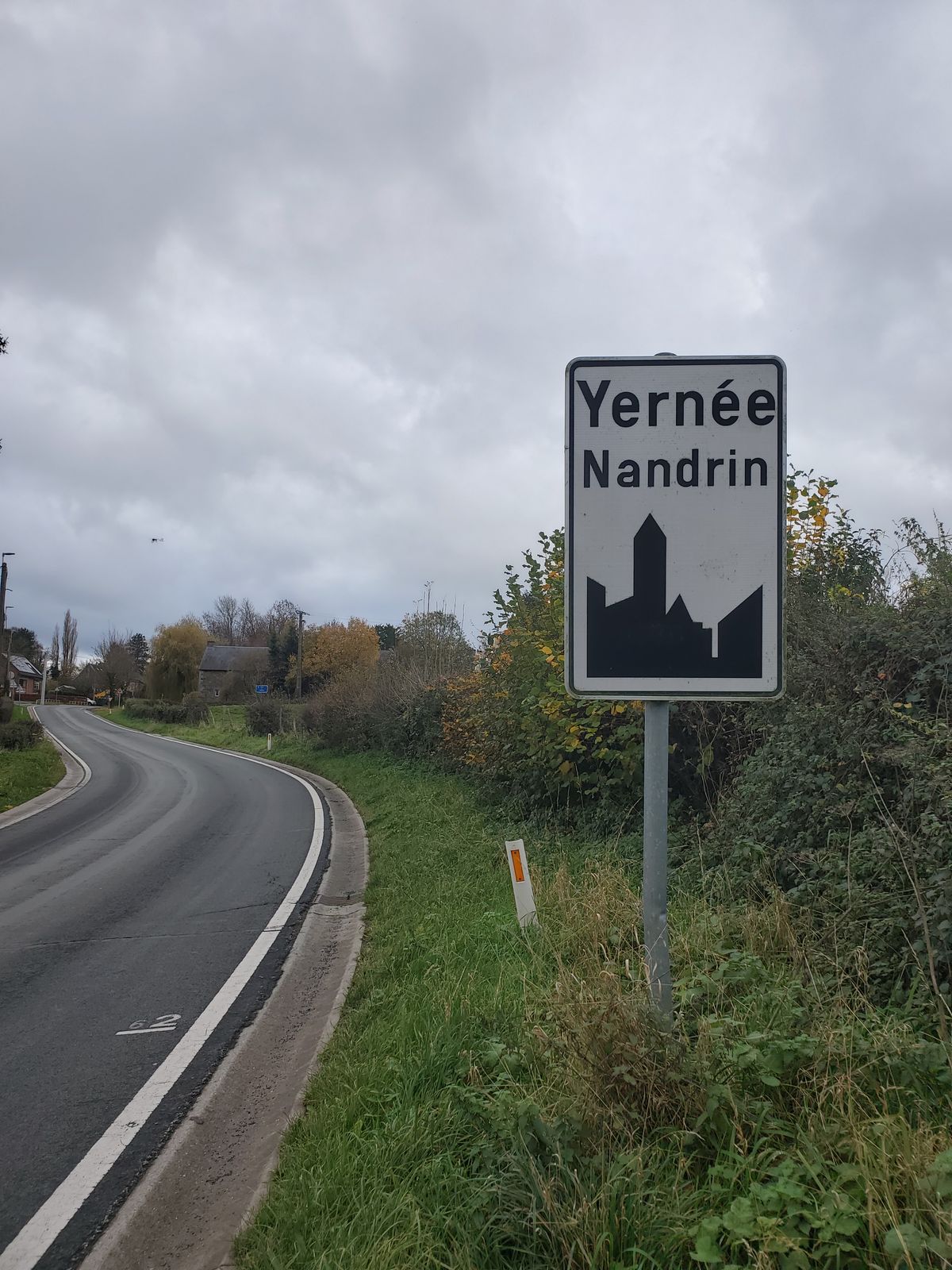 Yernée-Fraineux road sign